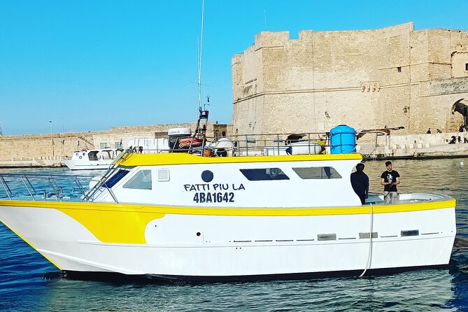 2 hours tour on boat to Polignano a mare - Swimming and aperitif near the grottos: what to expect