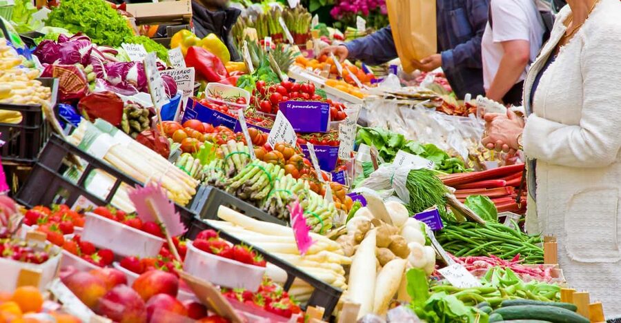 Alberobello: Market, Cooking Class & Meal at a Local's Home - The Meal: Tastings of Three Recipes with Red and White Wines