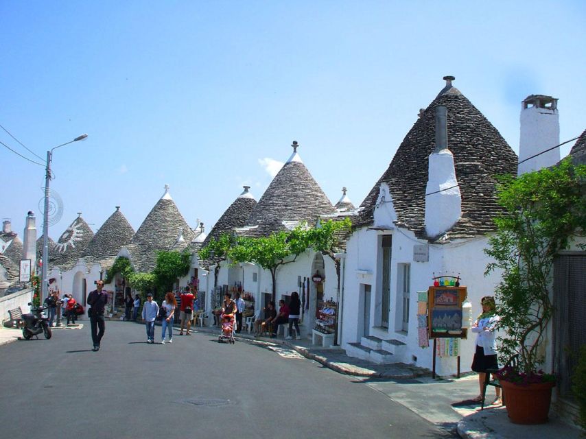 Alberobello's Trulli: 2-Hour Guided Walking Tour - Languages and who the guide style will suit best