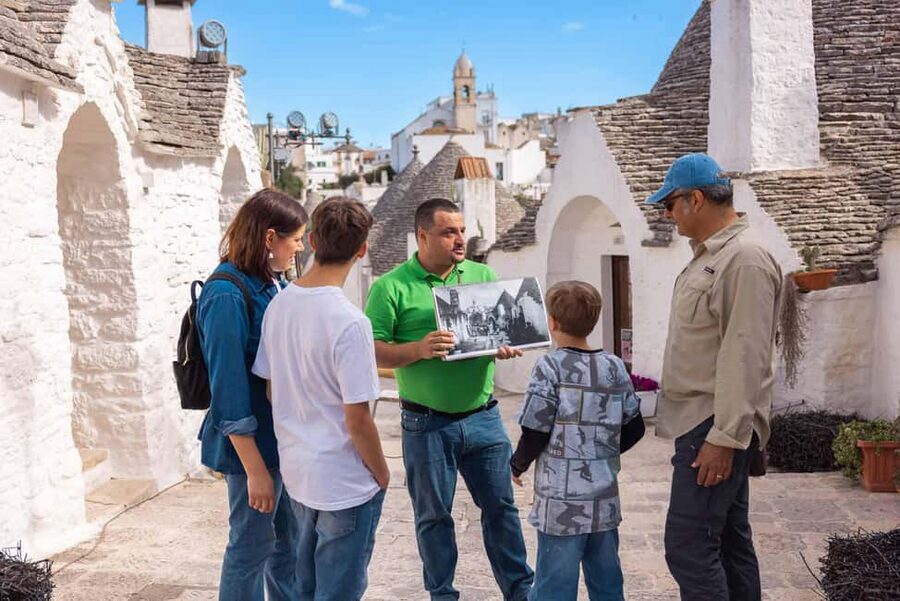 Alberobello: Walking Tour among Trulli Houses with a Local - Start at Piazza Sacramento: setting your bearings fast