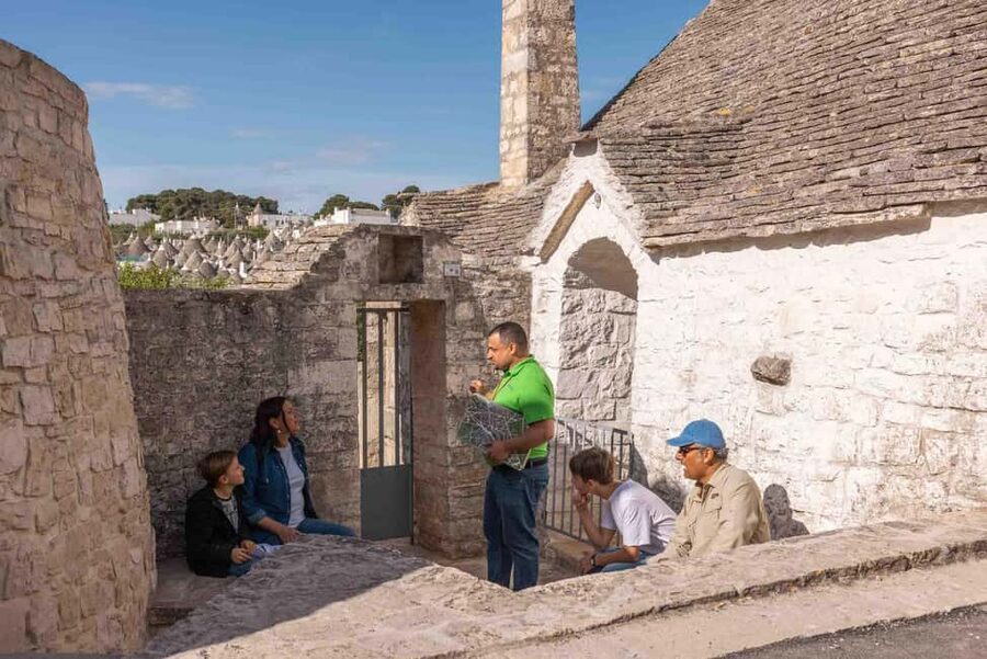 Alberobello: Walking Tour among Trulli Houses with a Local - Trulli Panoramic View (10 minutes): the fast payoff stop