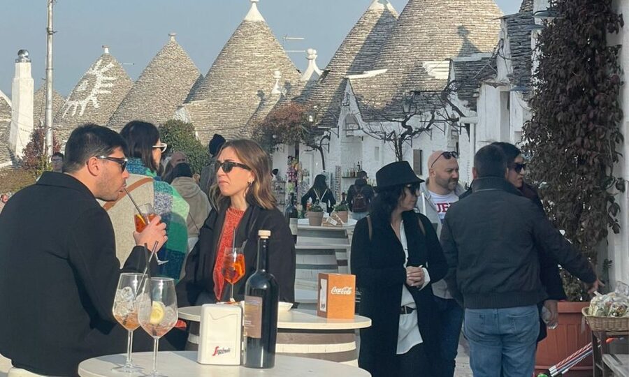 Alberobello: Walking Tour with Food Tasting and Aperitif - Why this Alberobello food-and-aperitivo format works