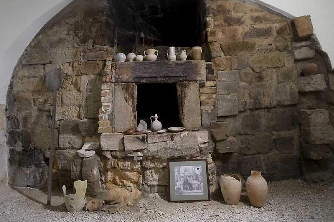 Archaeological tour of Bari: the treasures of the Old City - Stop 1: Chiesa di Santa Teresa dei Maschi and the art of reading a facade