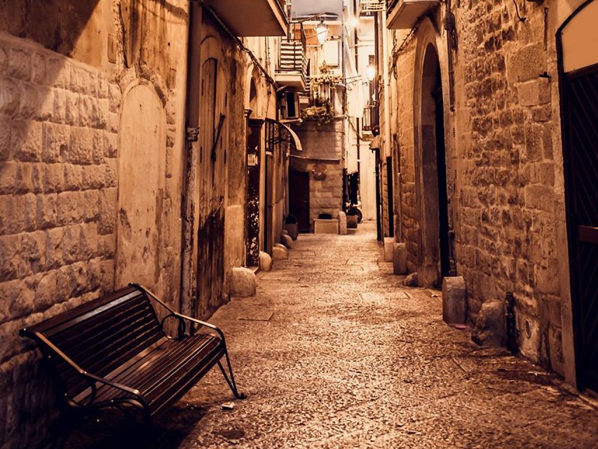 Bari: Alleys of the Ancient Village Exploration Tour - Starting at Piazza del Ferrarese: get your bearings fast