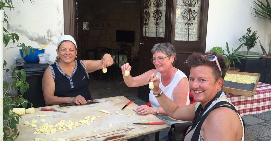 Bari: Bike Tour & Pasta Making Experience - Meeting at VELO SERVICE and getting ready (bike, helmet, storage)