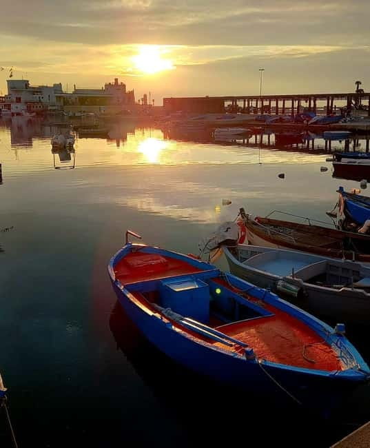 Bari: Boat trip over "Gozzovigliando", fishermen boat - Meeting the boat at Bari’s waterfront pier
