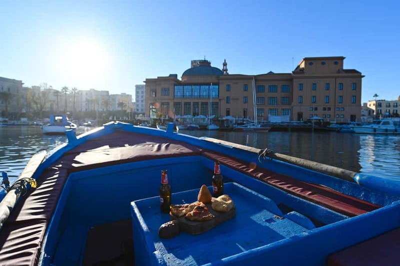 Bari: Boat trip over "Gozzovigliando", fishermen boat - Learning to row: the traditional oars experience