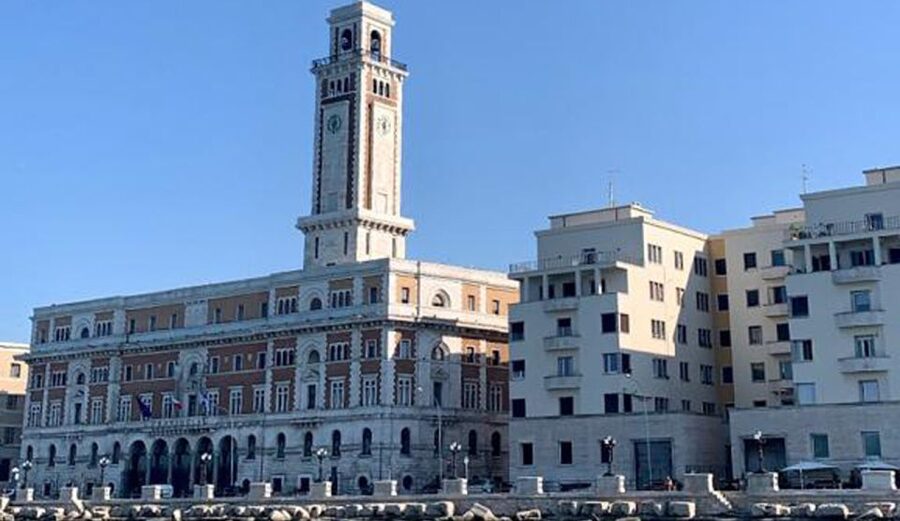 Bari by boat: admire the city from the sea with Aperitivo - The stop in front of Basilica di San Nicola (usually)