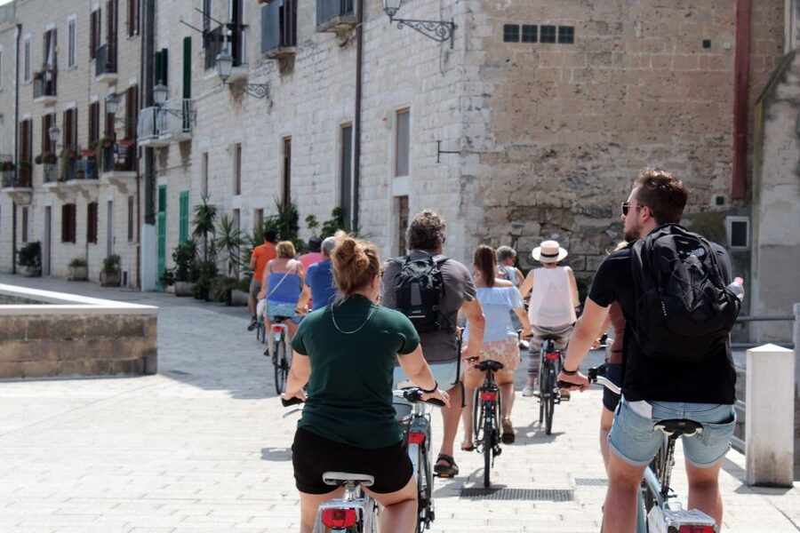 Bari: City Highlights Guided Bike Tour - Getting started at VELO SERVICE near Piazza Mercantile