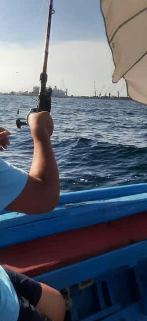 Bari: Fishing experience aboard an authentic fishing boat - Entering Bari’s Old Port from the waterline