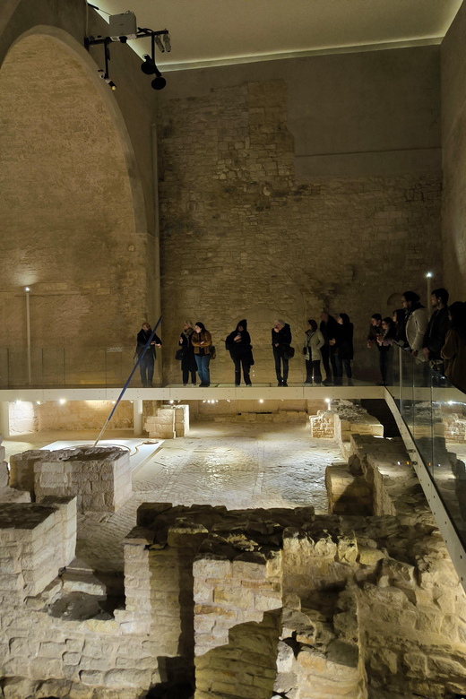 Bari: Guided Tour with archaeologist - Santa Scolastica Archaeological Museum: your entry ticket moment