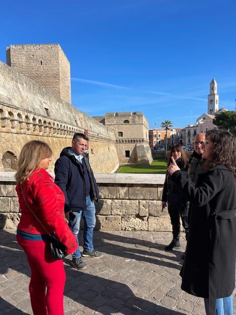 Bari: Guided Tour with archaeologist - Basilica of Saint Nicholas: ending at the relics and the East-West link