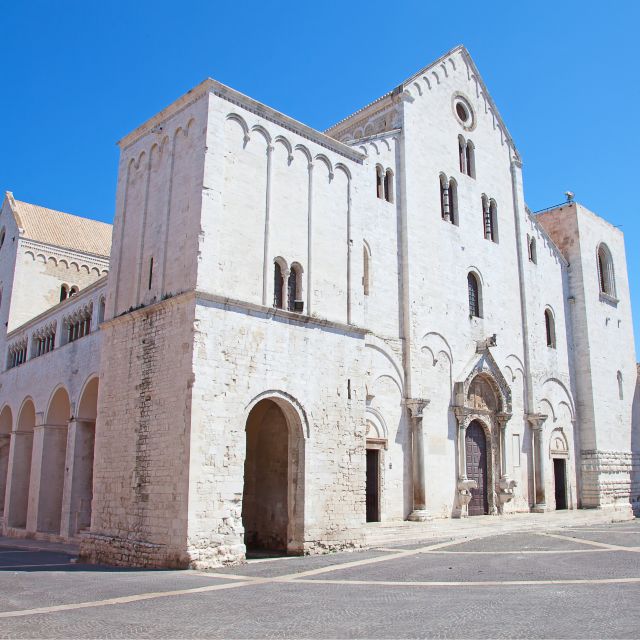 Bari: Guided Walking Tour with A Special Treat - Your finish: focaccia barese or gelato, and how to choose