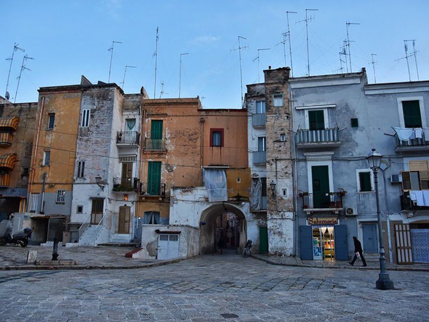 Bari: Norman-Swabian Castle Guided Tour - Key things you’ll notice on this tour