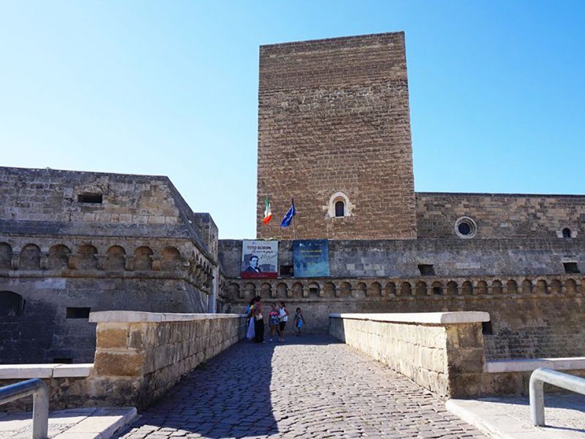 Bari: Norman-Swabian Castle Guided Tour - Courtyard, moat, and the three stone towers: the castle’s stage directions