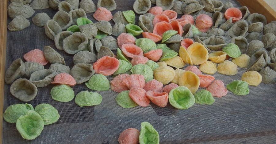 Bari: Private Food and Walking Tour - Piazza dei Mercanti to Piazza del Ferrarese: Squares Where Food Life Feels Old