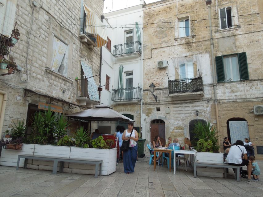 Bari: Private Food and Walking Tour - Focaccia Barese: The Signature Bite That Sets the Tone