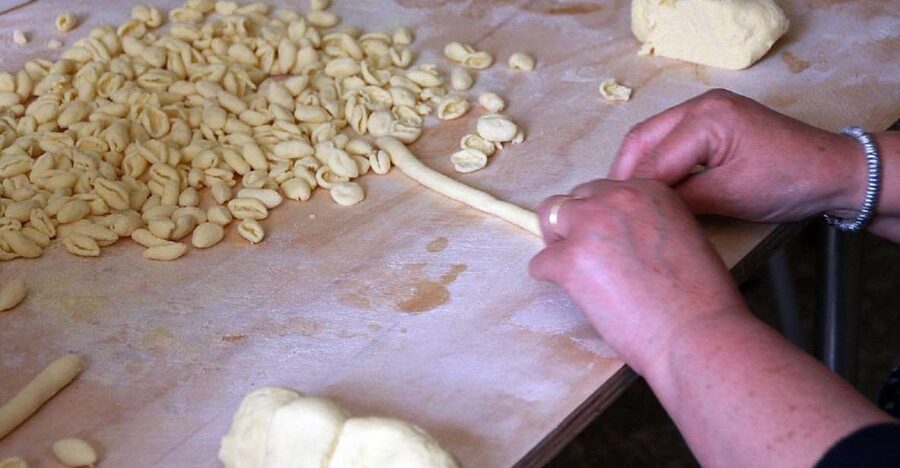Bari: Private Walking Tour - Bari vecchia lanes and the pasta-making atmosphere