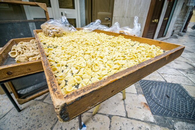 Bari’s Ultimate Street Food Tour - Small Group by Do Eat Better - Small group size: the real advantage is how it feels on the ground