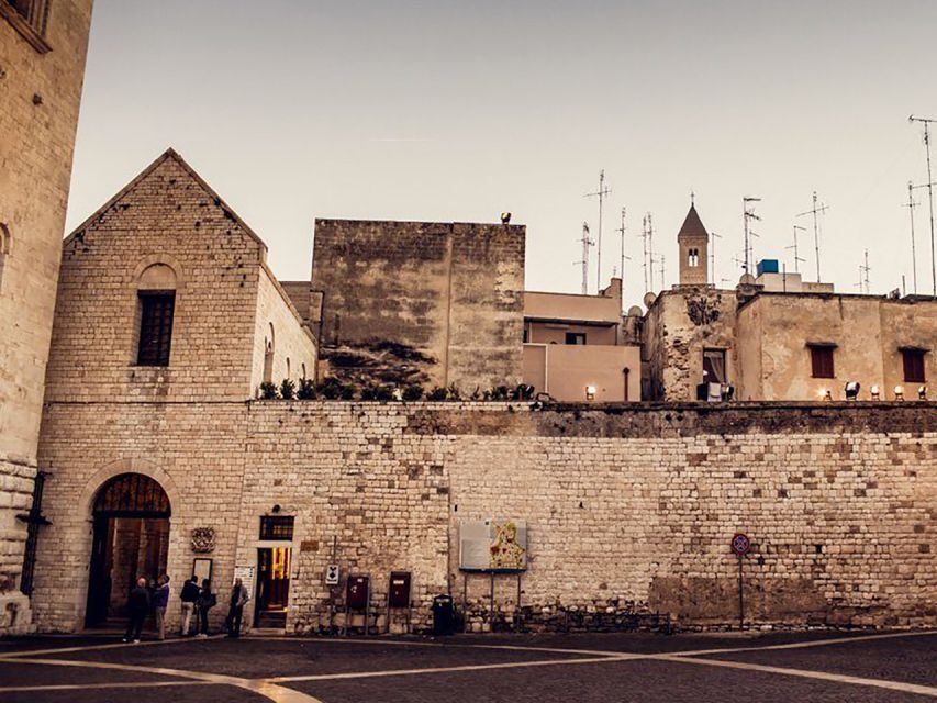 Bari: St. Nicholas Basilica and Crypt Guided Tour - Inside the Nave: Granite Columns and the Slow-Walk Effect