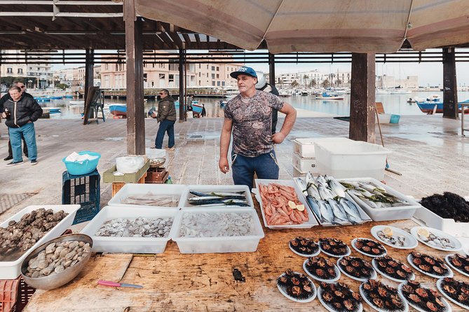 Bari Street Food Walking tour: Group or Private tour - Stop One: Piazza del Ferrarese and the San Nicola Start