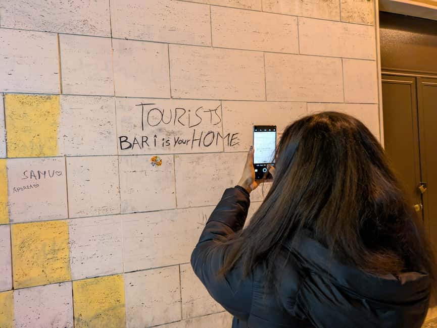 Bari: Street Food Walking Tour with Wine Tasting - Wine Tasting in Apulia: A Small Sip That Fits the Meal