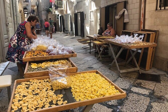 Bari Street food with Wine & food Taster - Strada delle Orecchiette: eating pasta where the story lives
