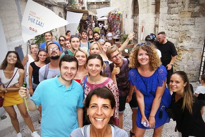Bari Vecchia Group Tour in Italian - Entering Bari Vecchia’s real center