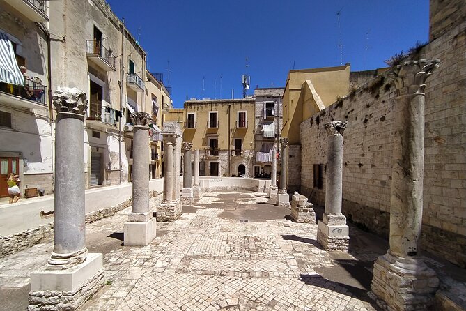 Bari Walk Through History - Madonnella on foot: Liberty architecture from the early 1900s