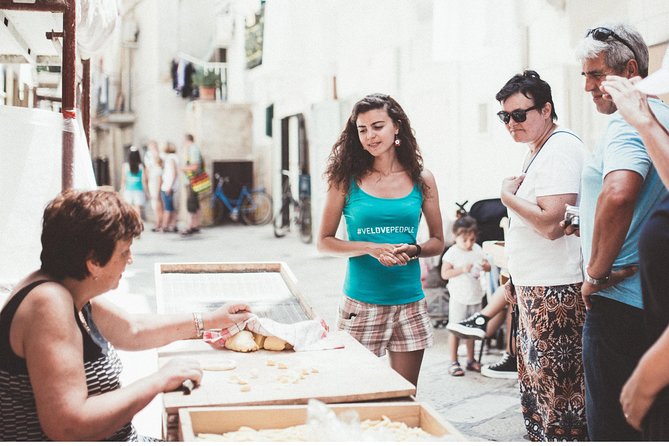 Bari Walking City Tour - Strada Vallisa meeting point: how to avoid the first-day stress