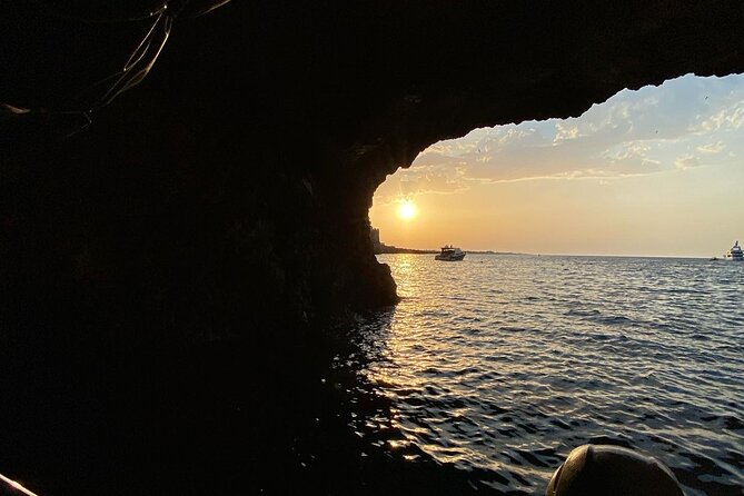 Boat excursion to Polignano a Mare between caves and coves - Prosecco and snack at the end: the simple way to make the trip feel complete