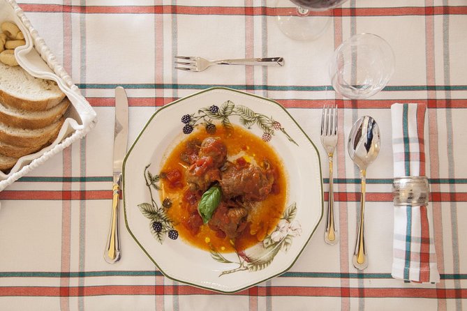 Cesarine: Market Tour & Home Cooking Class in Bari - Who this Bari class suits best