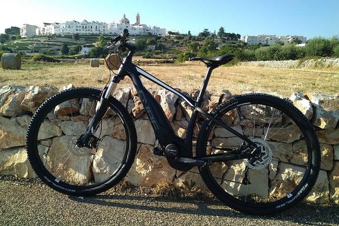 Ebike tours: the villages of Valle d'Itria and tasting of typical products - Masseria Madonna dell’Arco: km-zero tasting that becomes lunch