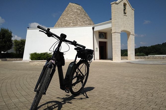 Ebike tours: the villages of Valle d'Itria and tasting of typical products - E-bikes, safety, and the group size that keeps it relaxed