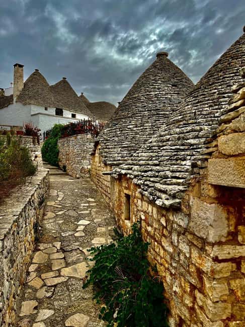 Expert Guided Tour & Tasting, Alberobello - Rione Aia Piccola: Trulli in a More Inhabited Setting