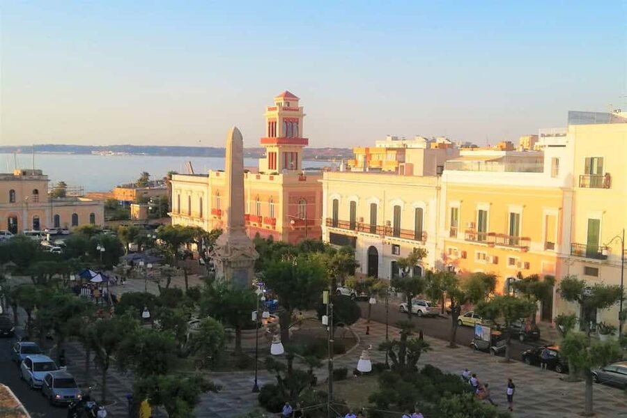 Full-Day Tour Gallipoli, Galatina & Otranto - Gallipoli: island streets, Angevin Castle, and a swim near town