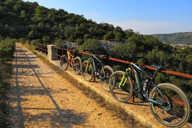 GPS tour with E-Bike on cycleroute of acqueduct Pugliese with wine tasting directly in vineyards - Stop 4: Terrazzamenti Sirose wine tasting in the old town
