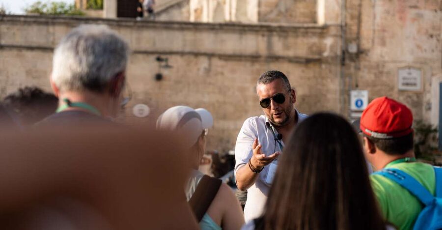 Guided tour of the Sasso Barisano and Sasso Caveoso - Where the walk begins: Passi nei Sassi to Piazza Vittorio Veneto