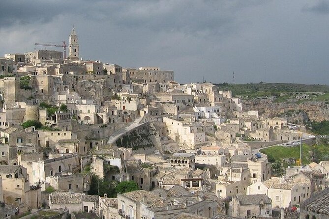 Guided Tour to the Sassi of Matera in Spanish - Sasso Barisano and Piazza del Sedile: the neighborhood feel and civic life