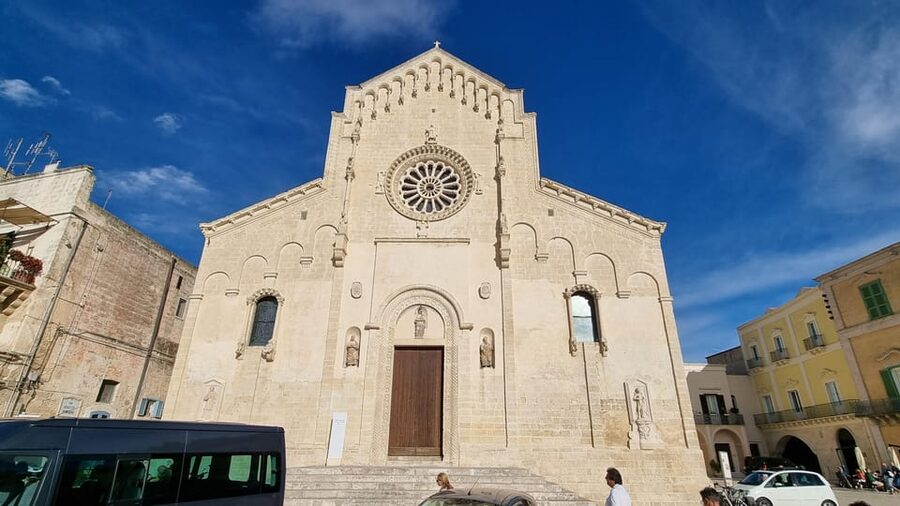 Matera: 3-hour Private Full Sassi di Matera Guided Tour - From Piazza San Pietro Caveoso to Sasso Caveoso: viewpoint stops that teach you where to stand