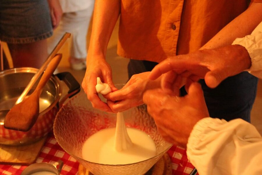 Matera: Mozzarella and Cheese tasting with a Cheesemaker - Mozzarella and cheese in a cheesemaker’s home near Matera’s cheese shop