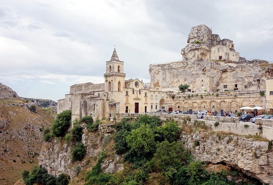 Matera: Private or Group Walking Tour & Cave House Admission - Expert guiding that keeps the story moving