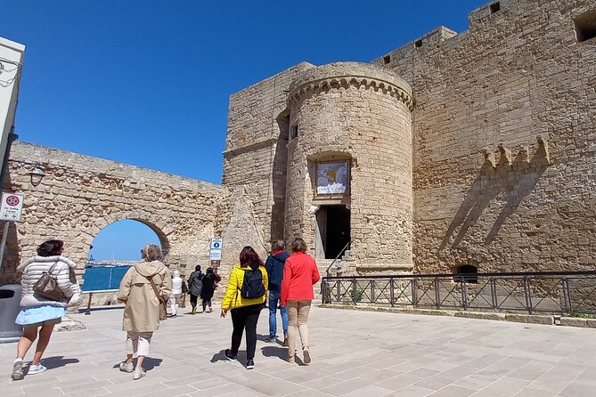 Monopoli City Walk Tour - Basilica Cattedrale Maria Santissima della Madia: A Miracle Story With Physical Clues