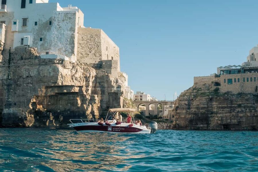 Monopoli: Exclusive private boat tour - The boat experience: private group comfort (max 8) and a captain’s rhythm
