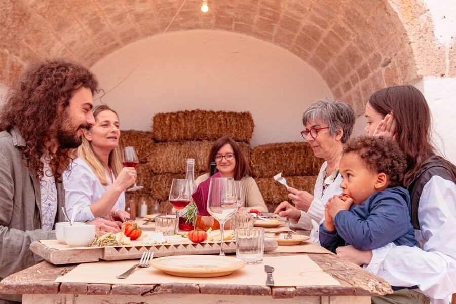 Monopoli: Parco Rurale Tour with Apulian Food Tasting - The guided walk: from settlement paths to fortified defense