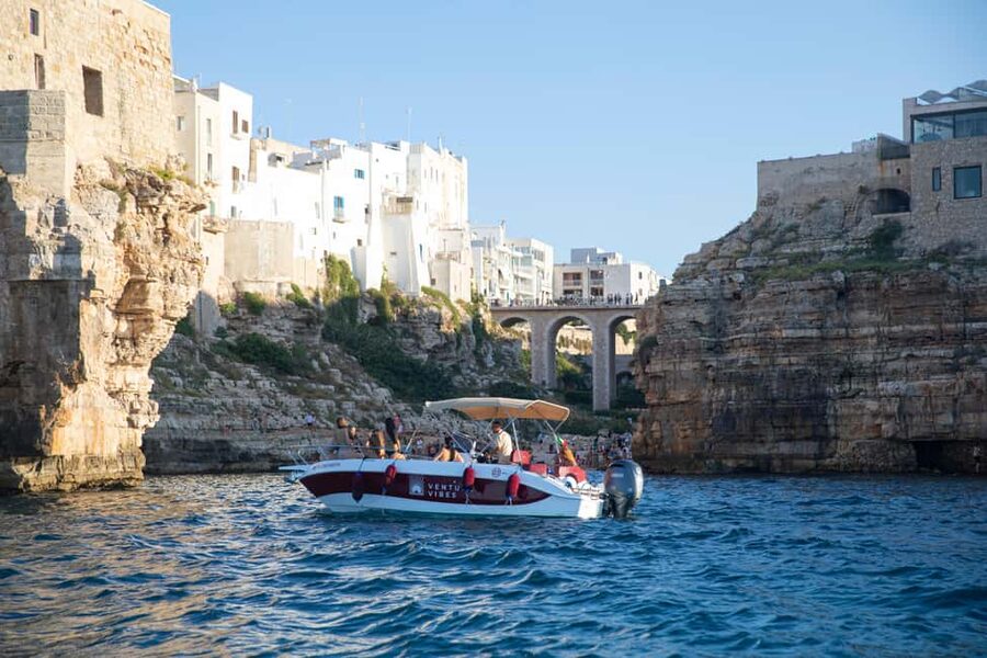 Monopoli: Private Boat Tour with Aperitif and Champagne - The first leg: Carlo V Castle and the cliffline views