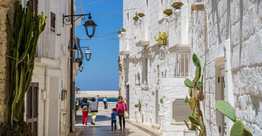 Monopoli: Walking Street Food Tour - Stazione FS Meeting Point: Quick Start, Real Town Tempo