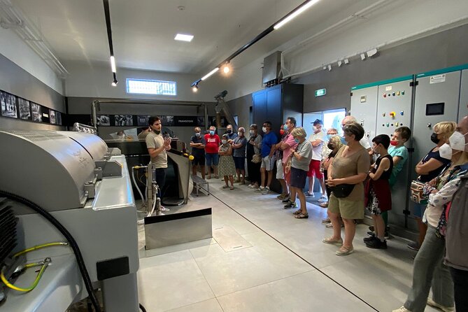 Olive Oil Private Tour and Extra Virgin Olive Oil Tasting in Altamura - Inside Frantoio Oleario Perniola: how a family mill teaches the whole process