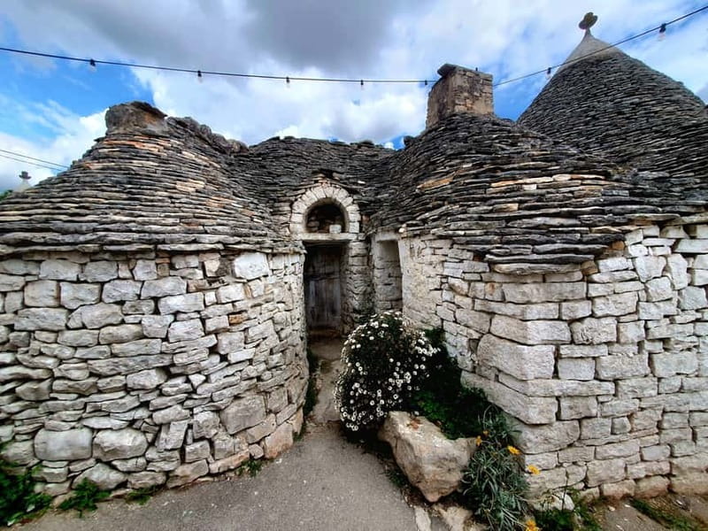 Ostuni: Alberobello, Locorotondo, Ostuni & Apulian brunch - Getting started in Ostuni: pickup, van time, and staying on schedule