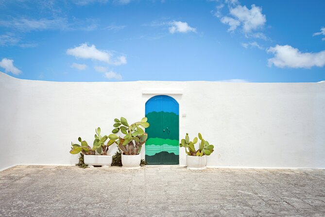 Ostuni, Cisternino Polignano Small Group Guided Tour from Bari - Cisternino’s Hilltop Charm and the Madonna from 1517